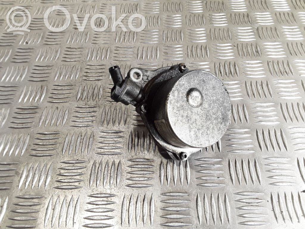 BMW 1 E81 E87 Vacuum pump 