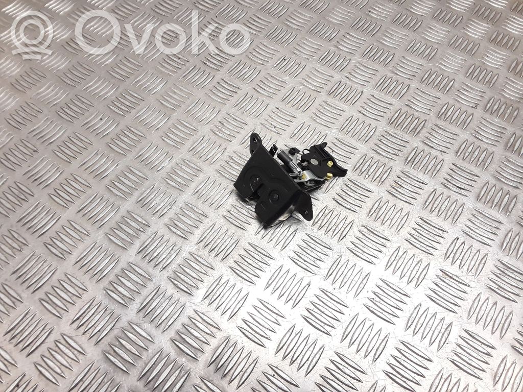 Loading door lock