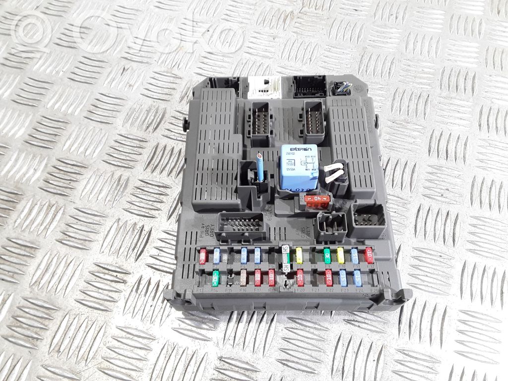 Citroen C8 Fuse module 