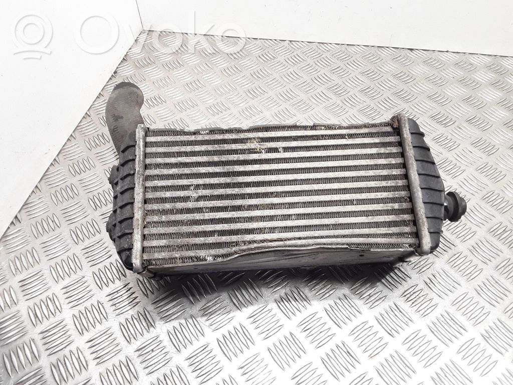 Hyundai i30 Interkūlerio radiatorius 