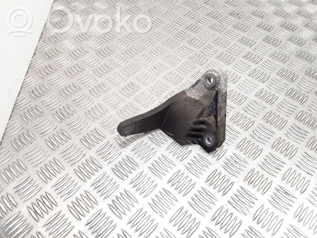 Jaguar X-Type Engine mounting bracket 