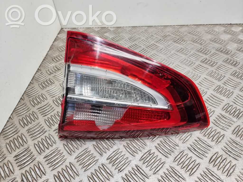 Ford C-MAX II Galinis žibintas dangtyje 