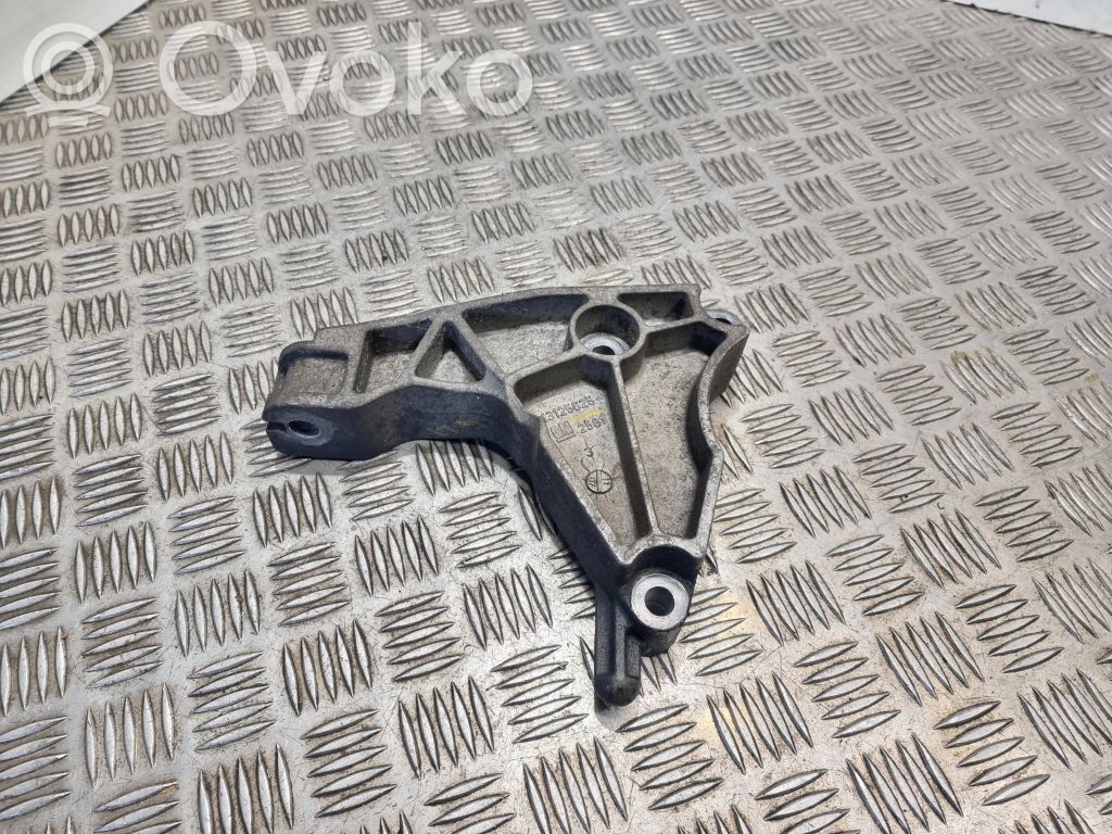 Engine mounting bracket   13125625