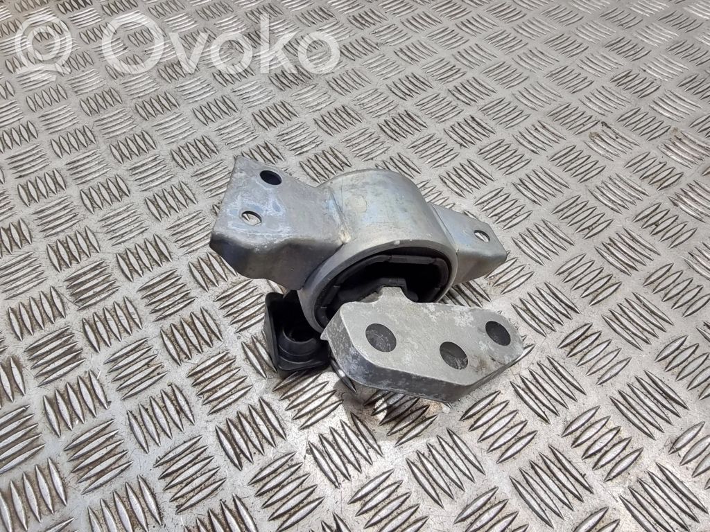 Engine mount bracket   13130741