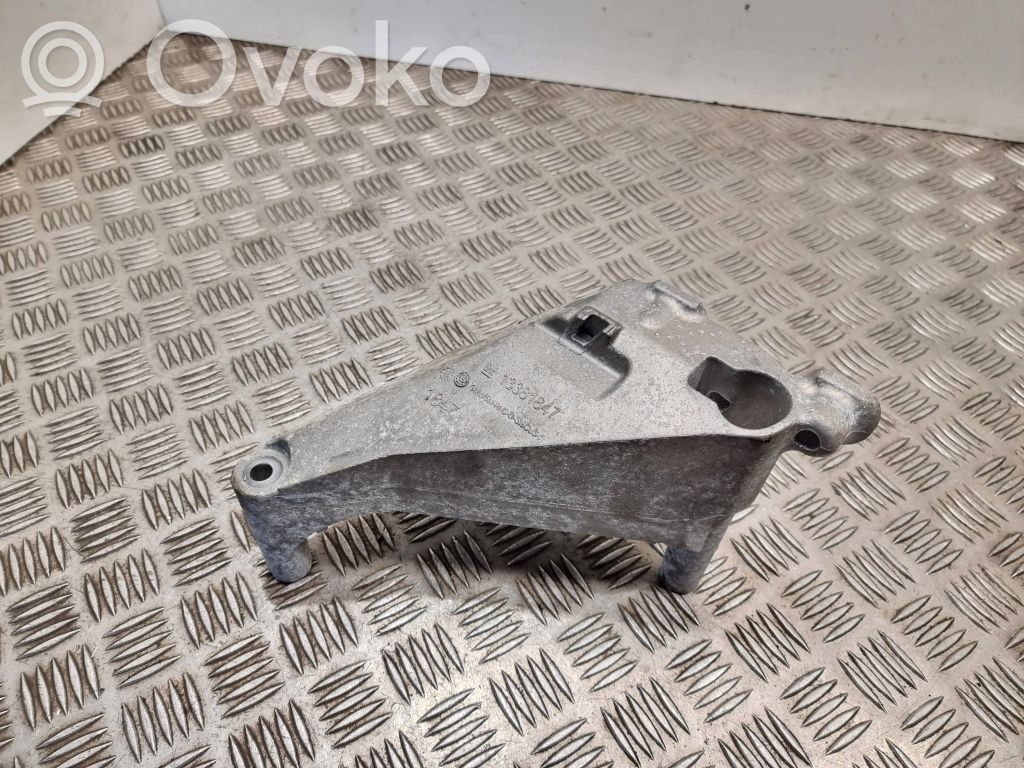 Engine mounting bracket   13381847