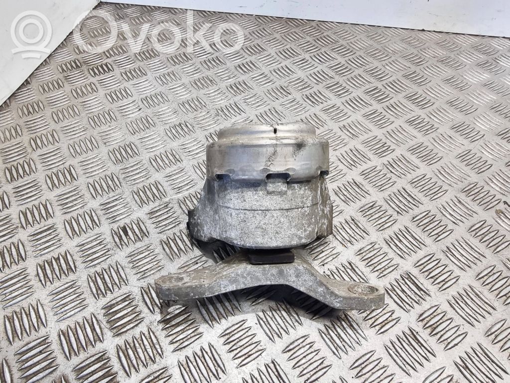 Ford Focus Engine mount bracket 