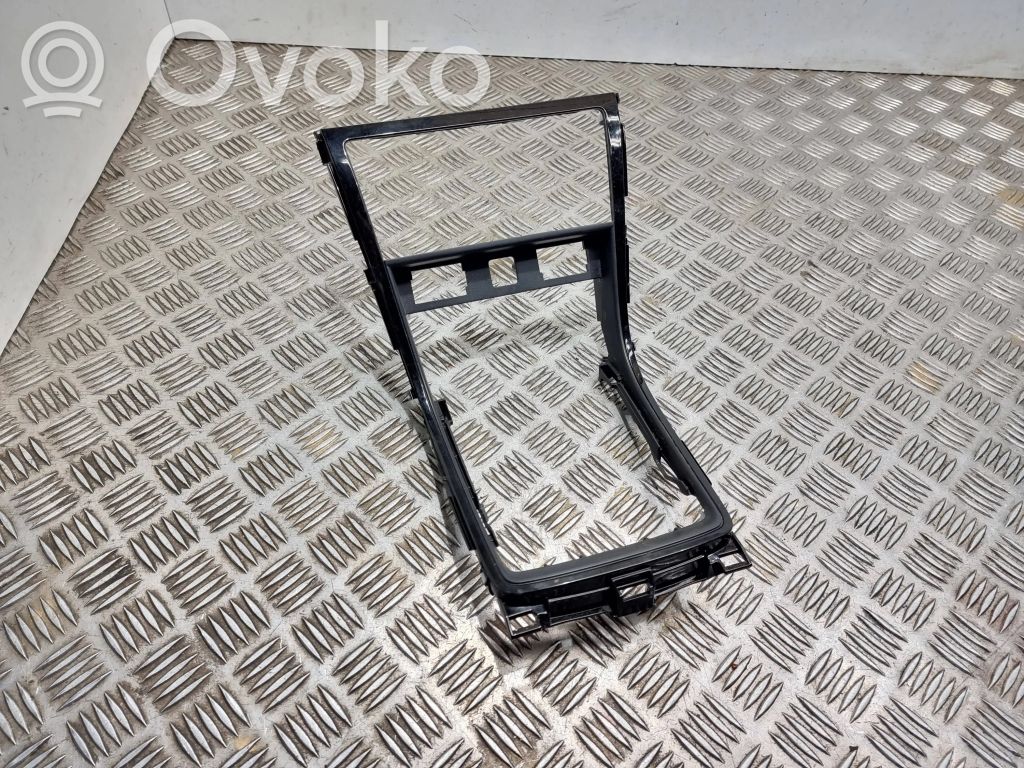 Panel trim   GS1D64341