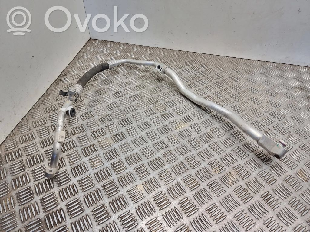 BMW X1 F48 F49 Ilmastointilaitteen putki (A/C) 