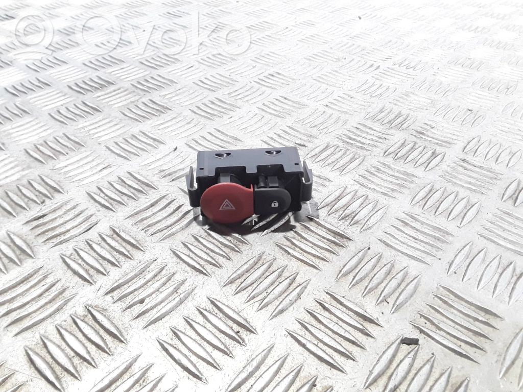 Renault Twingo III Hazard light switch 