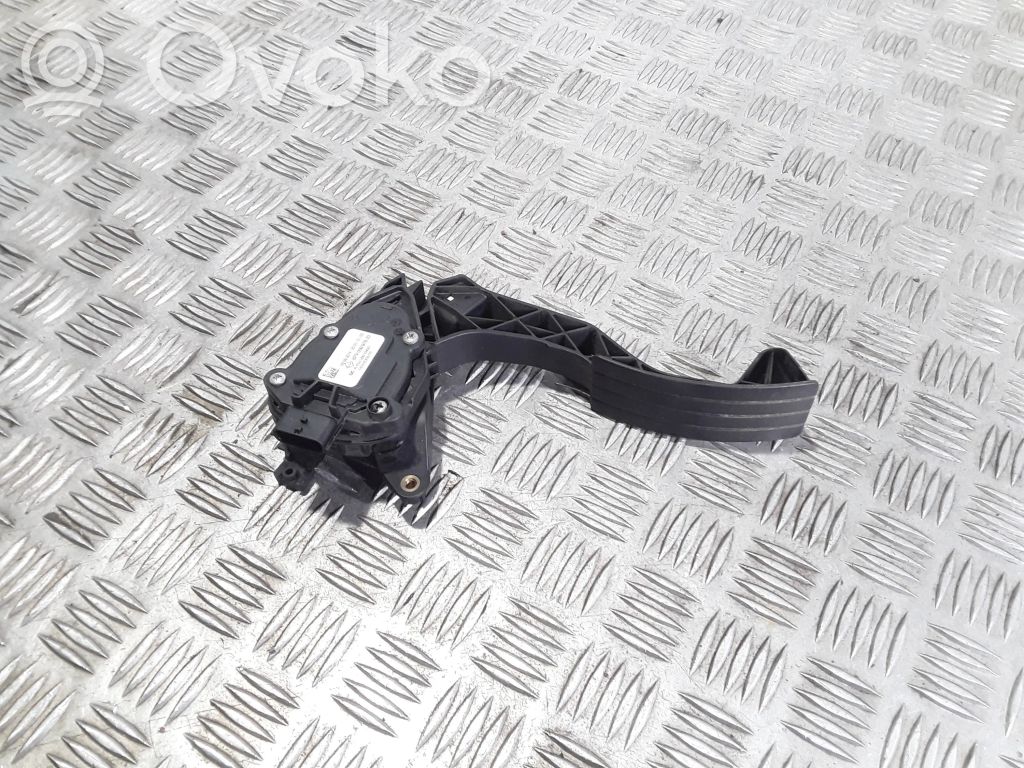 Renault Twingo III Accelerator throttle pedal 
