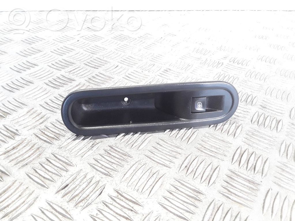 Renault Twingo III Przyciski szyb 