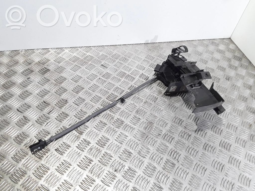 Ford Focus Priekšpusē slēdzene 