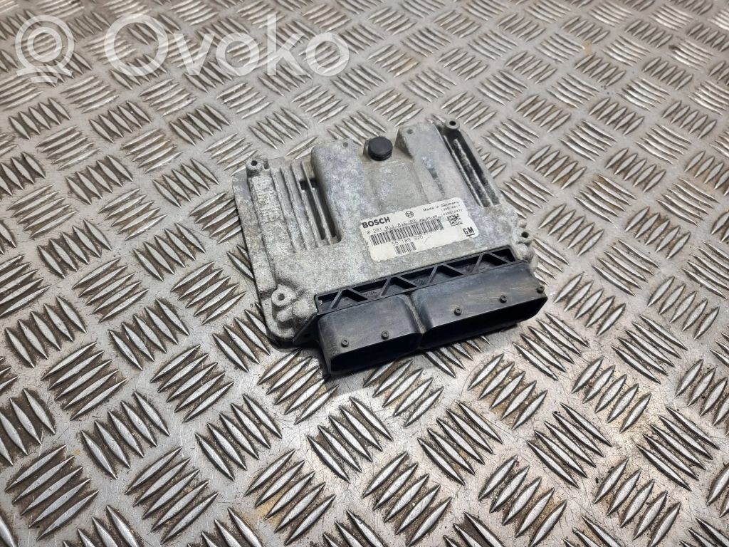 Opel Vectra C Engine control unit/module 