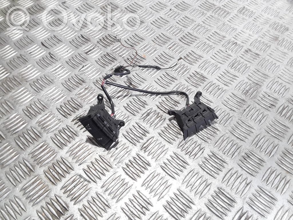 Ford Focus C-MAX Steering wheel buttons/switches 