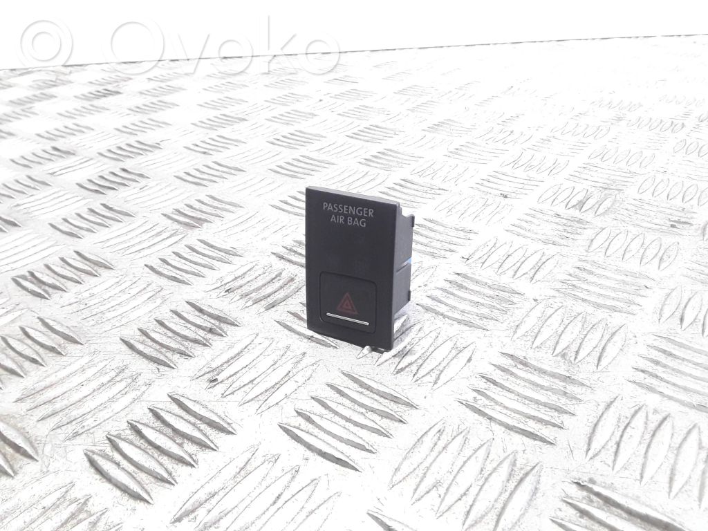 Volkswagen Golf VII Botón interruptor de luz de peligro 