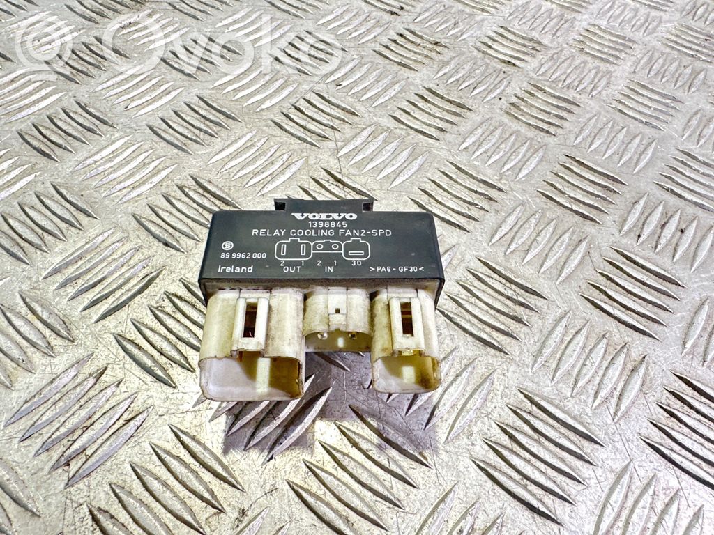 Volvo 850 Coolant fan relay 