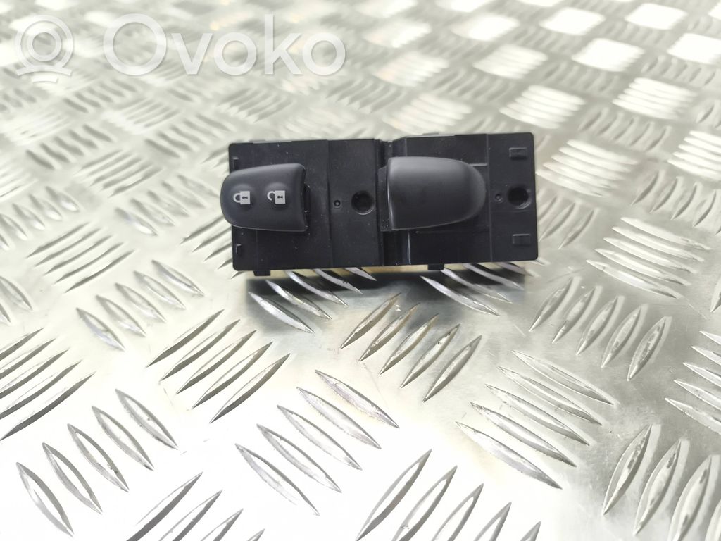 Nissan Micra K14 Electric window control switch 