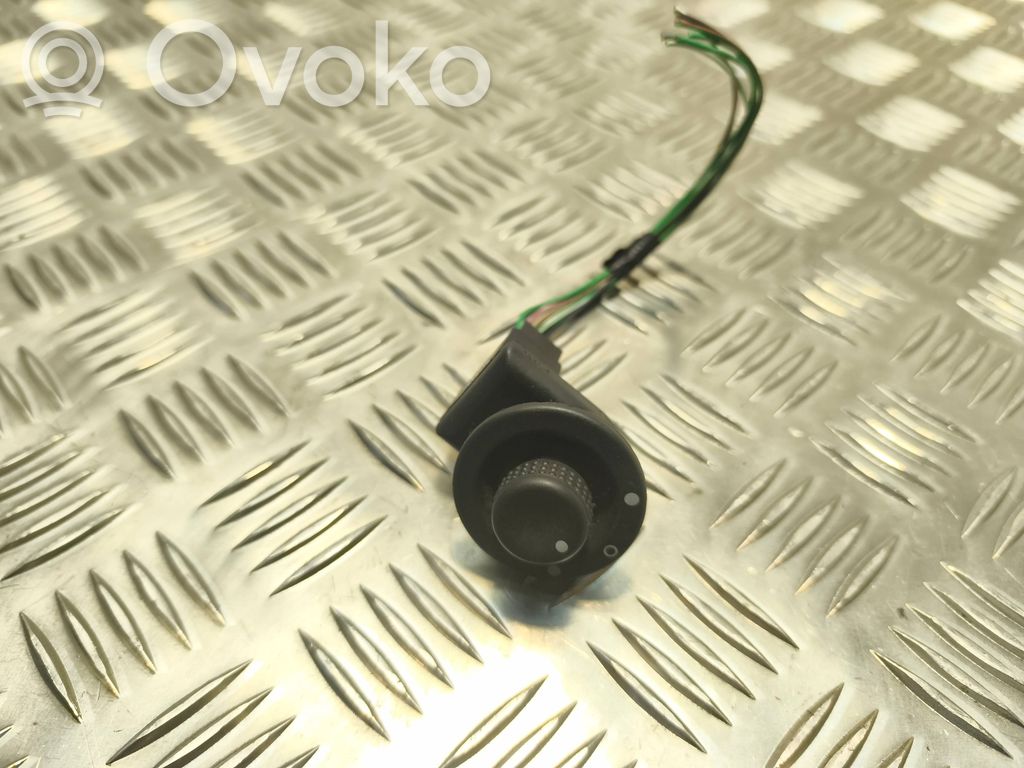 Dacia Duster Wing mirror switch 
