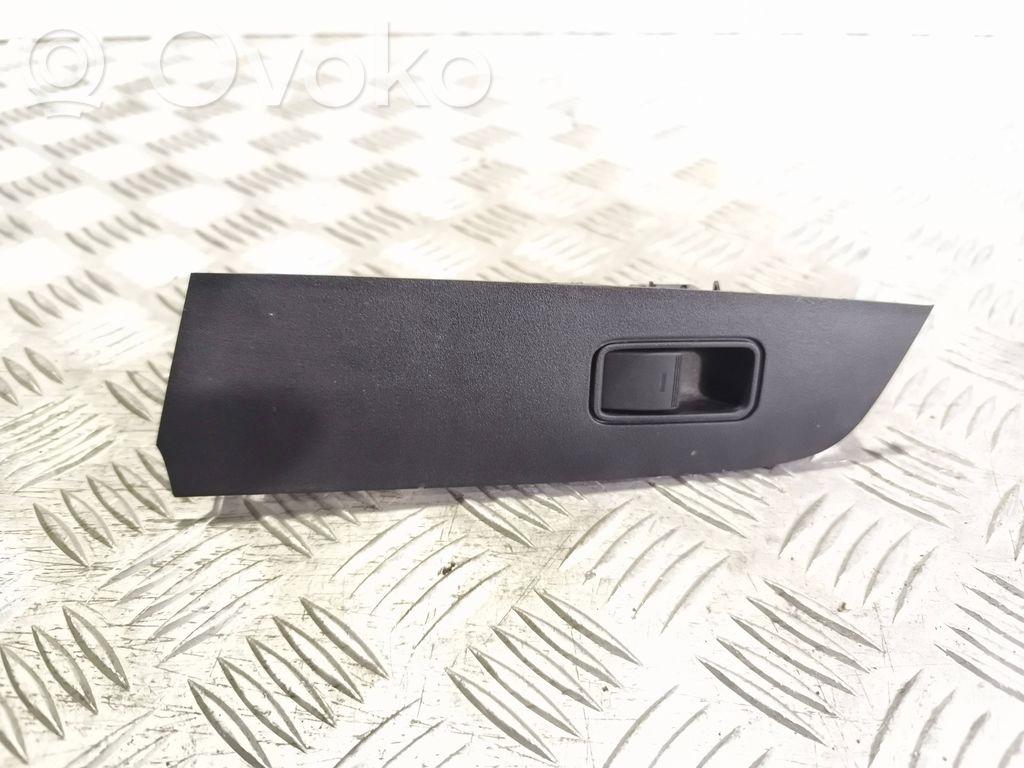Electric window control switch   GS1E66380,03124620