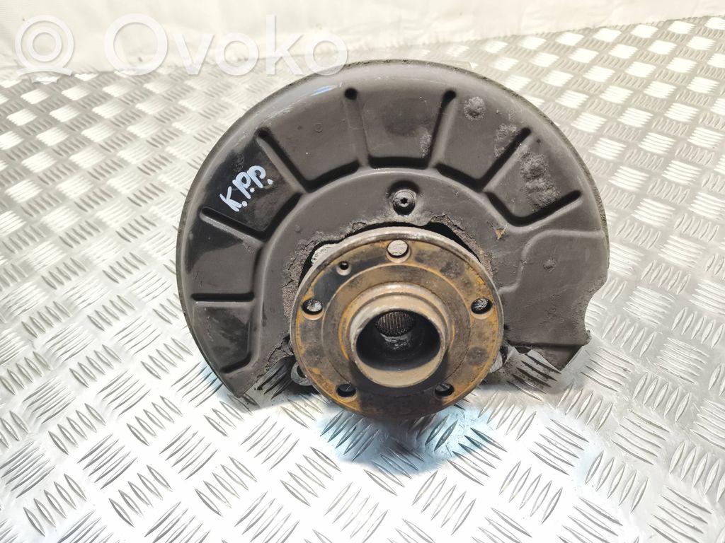 Volkswagen PASSAT B7 Mozzo ruota anteriore 