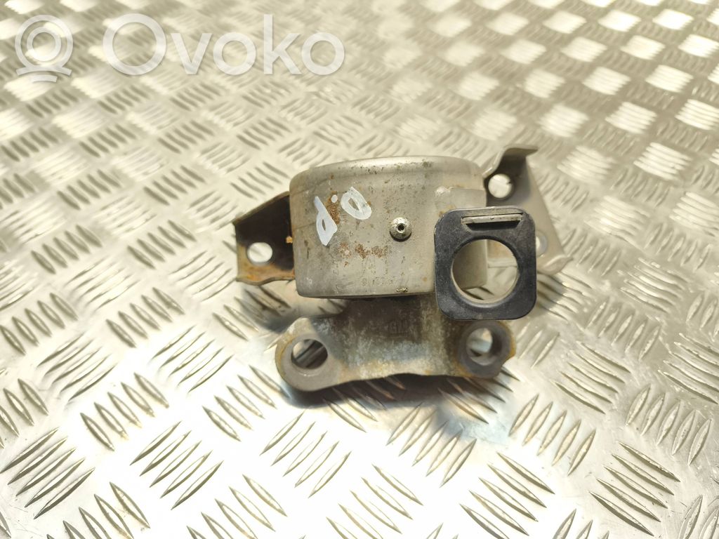 Opel Corsa E Engine mount bracket 