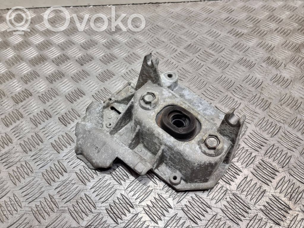 Gearbox mount   906889,8200352861