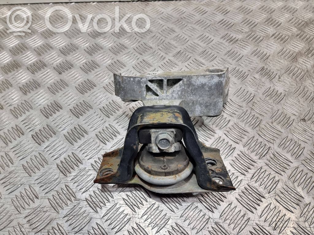 Nissan Note (E11) Engine mount bracket 