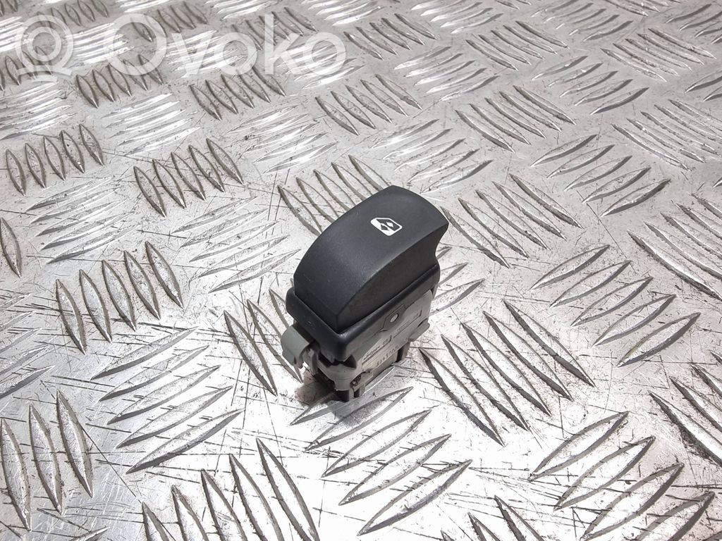 Renault Twingo II Electric window control switch 