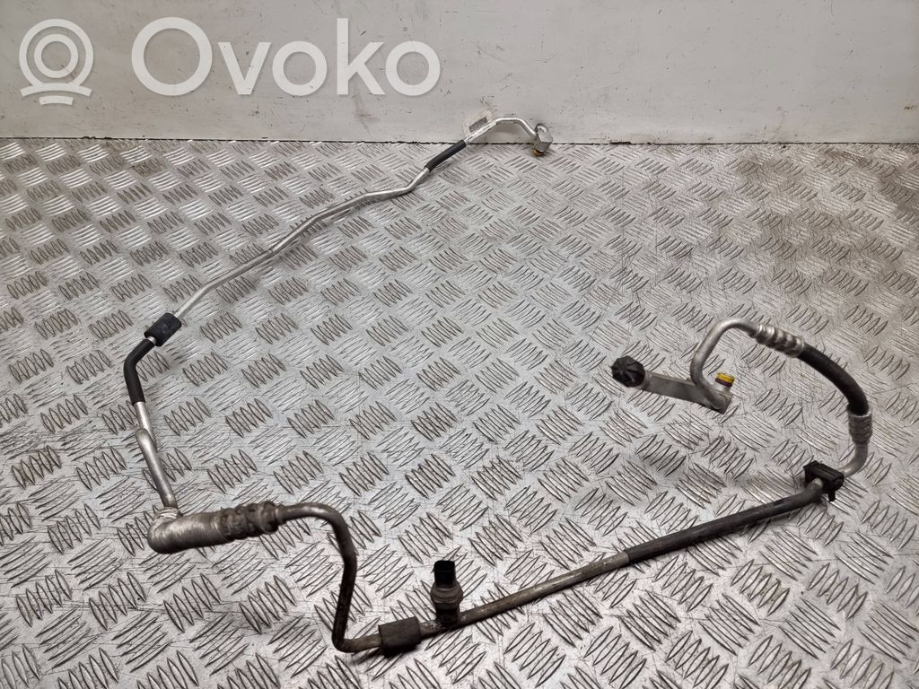 BMW 1 E81 E87 Ilmastointilaitteen putki (A/C) 