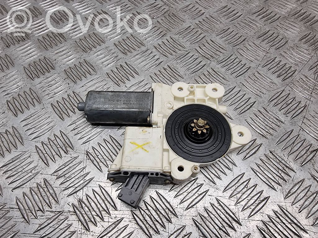 Toyota Avensis T250 Silniczek podnoszenia szyby drzwi tylnych 