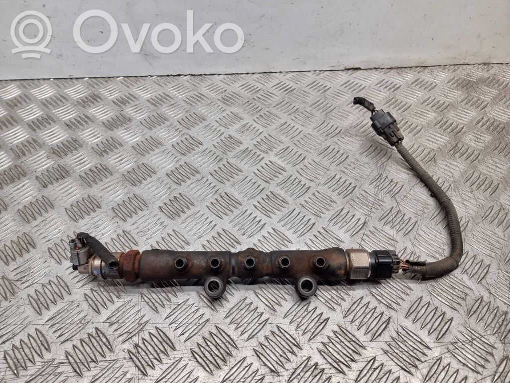 Toyota Avensis T250 Listwa wtryskowa 