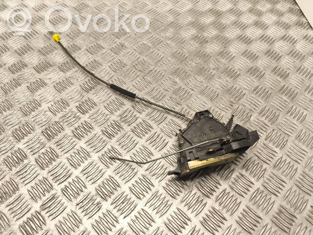 Ford Focus Priekšpusē slēdzene 