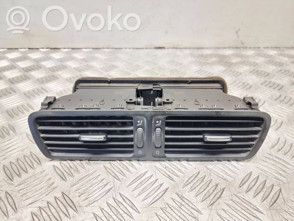 Volkswagen PASSAT B6 Dysze / Kratki środkowego nawiewu deski rozdzielczej 