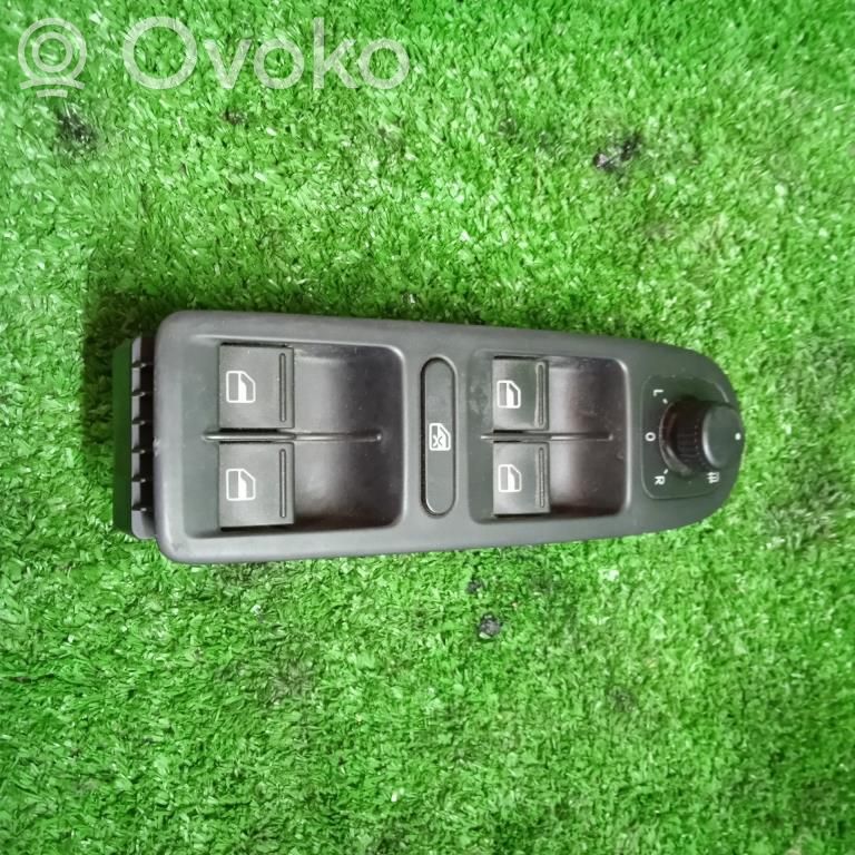 Volkswagen Golf VI Electric window control switch 