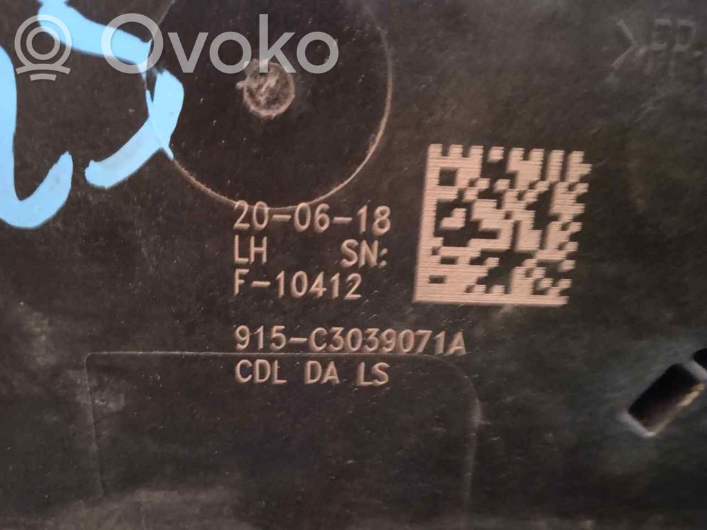 Etuoven lukko (kahvan vieressä)   C3039071A