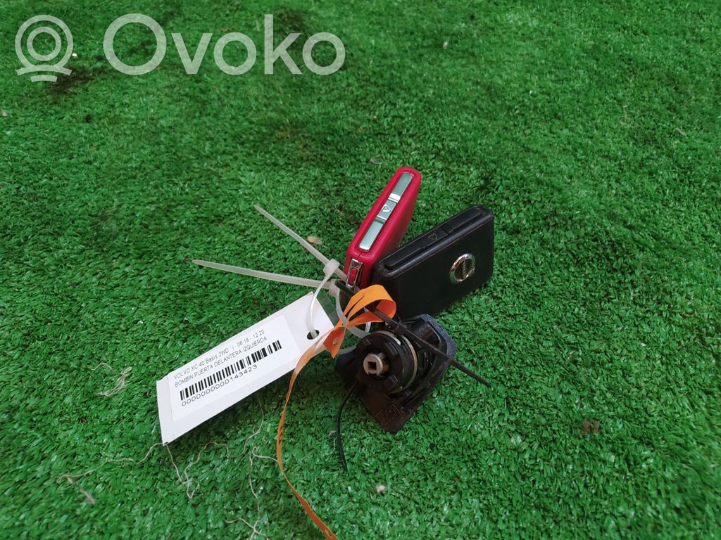 Volvo XC40 Zamek drzwi przednich 