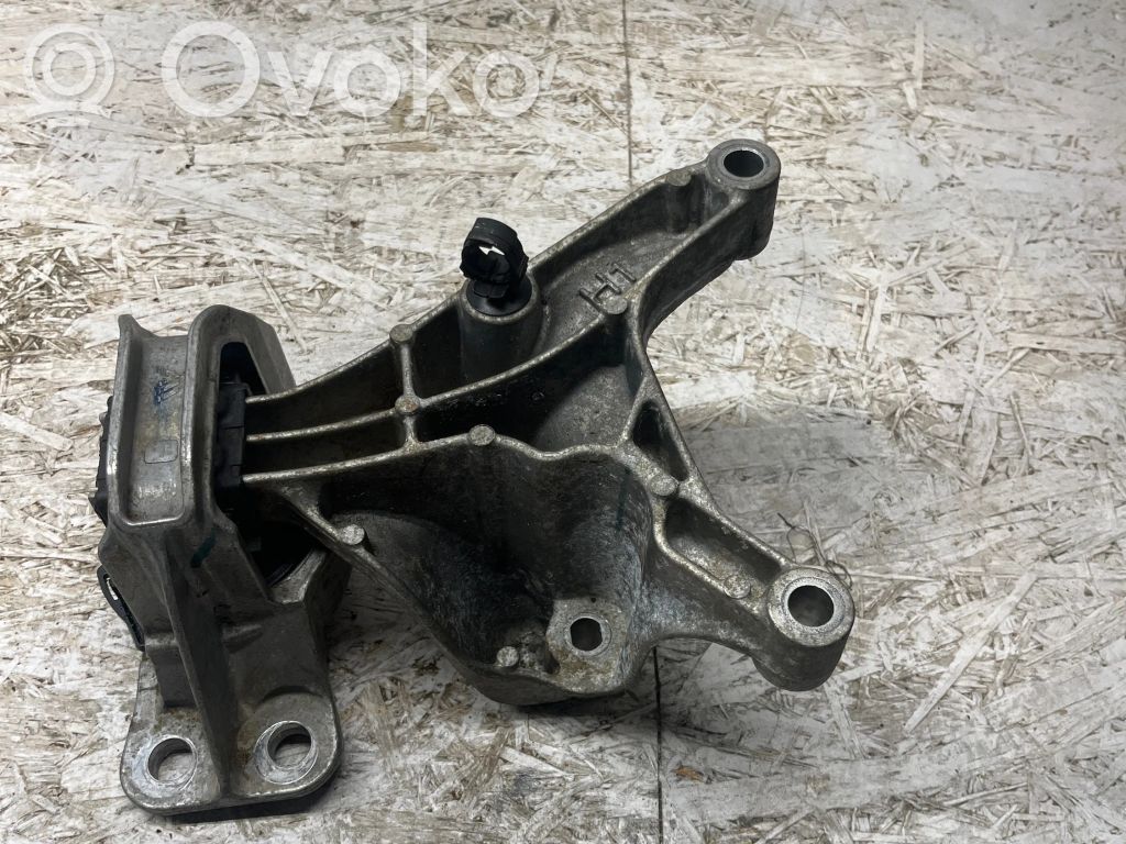 Nissan Juke II F16 Engine mount bracket 