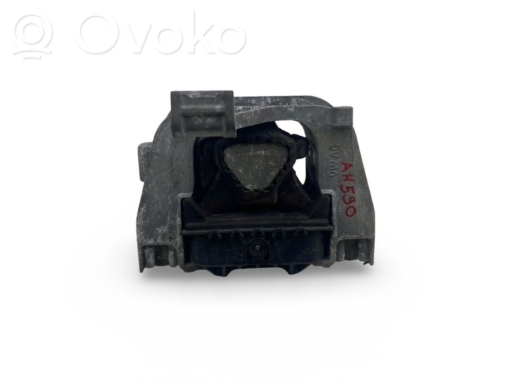 Volkswagen Golf VII Engine mount bracket 