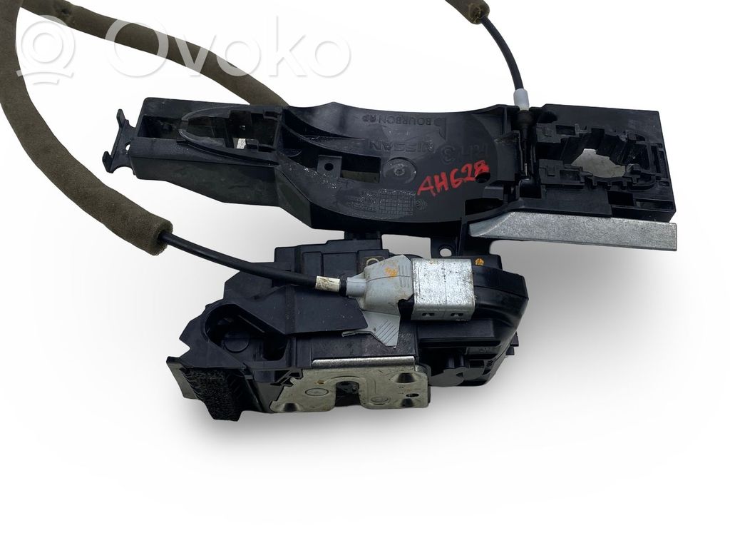 Nissan Qashqai Front door lock 