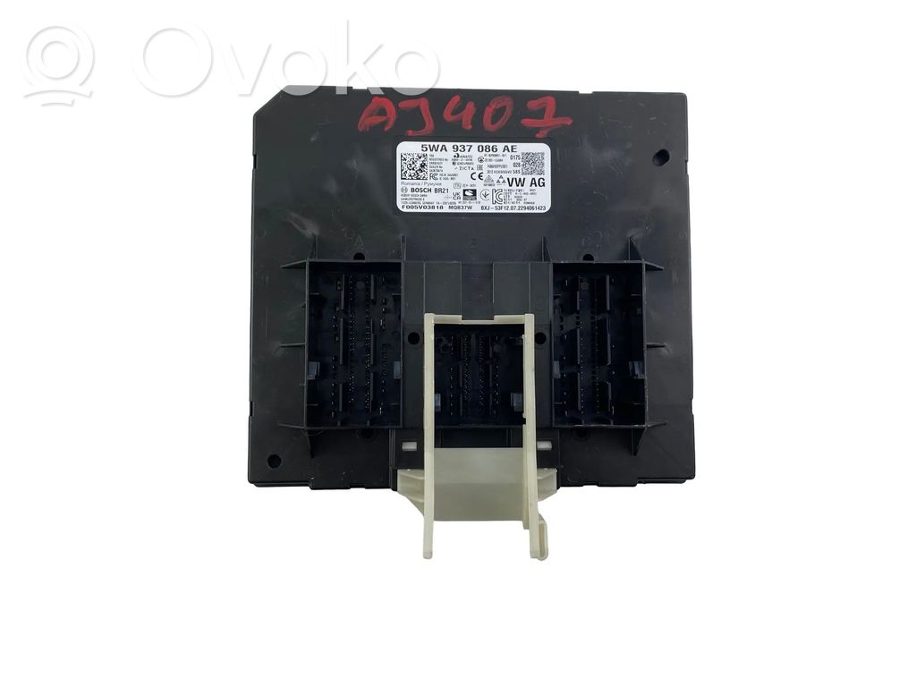 Volkswagen Golf VIII Central body control module 