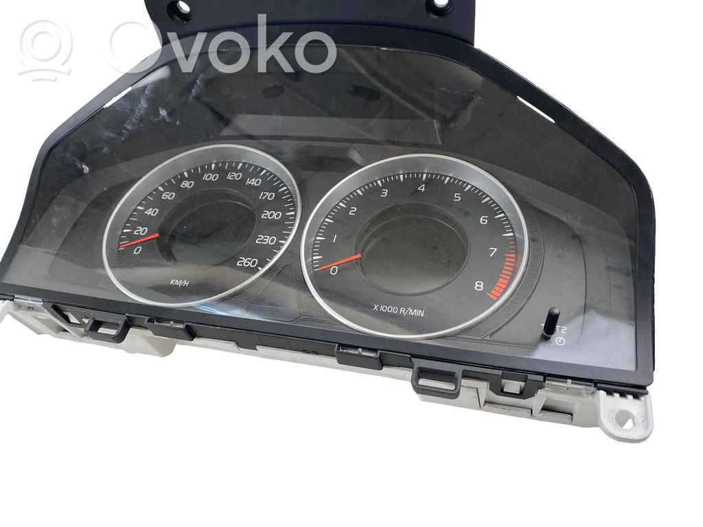 Volvo V70 Speedometer (instrument cluster) 