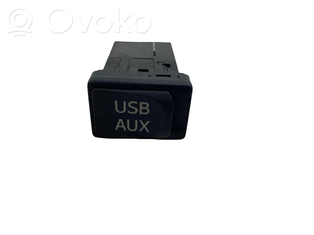 Toyota Prius+ (ZVW40) Enchufe conector entrada auxiliar 