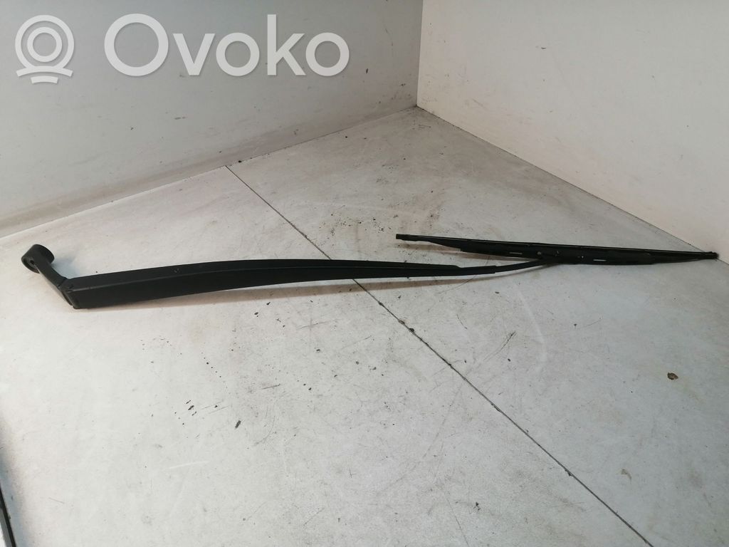Toyota Auris 150 Priekinio stiklo valytuvų kojelė 