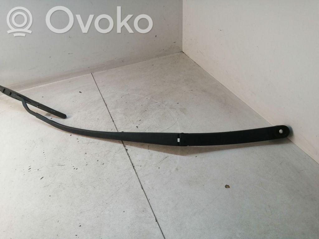 Hyundai i30 Priekinio stiklo valytuvų kojelė 