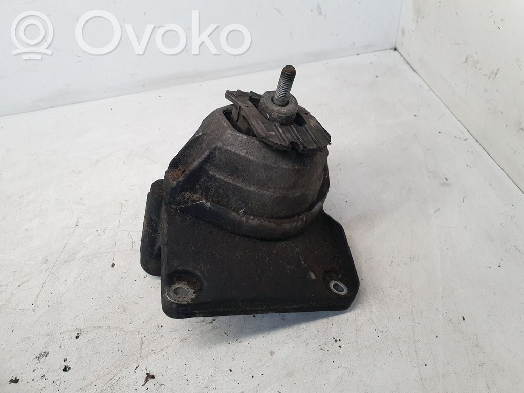 BMW 5 E60 E61 Variklio pagalvė 