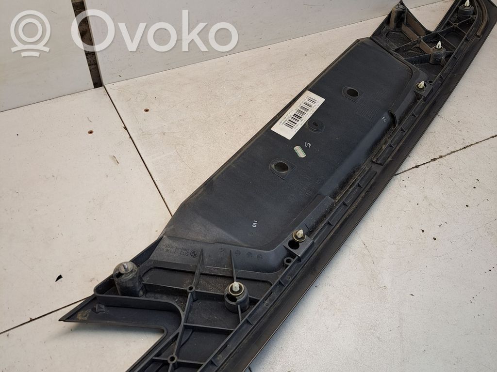 BMW 7 E65 E66 Tailgate trim 