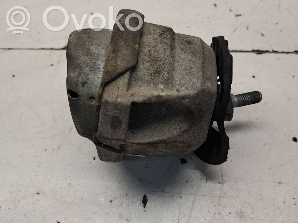 BMW 5 E60 E61 Dzinēja spilvens 