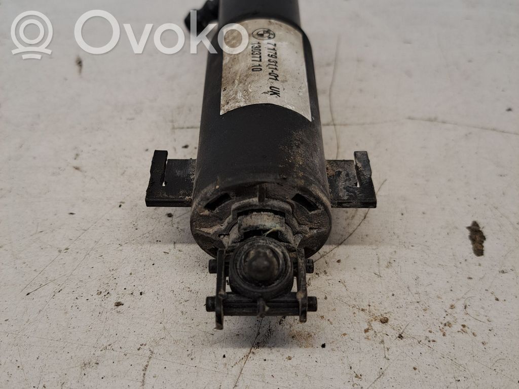 BMW 3 E90 E91 Windshield washer spray nozzle 