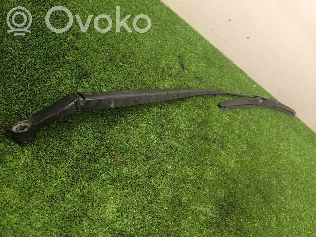 Toyota Prius (XW30) Front wiper blade arm 