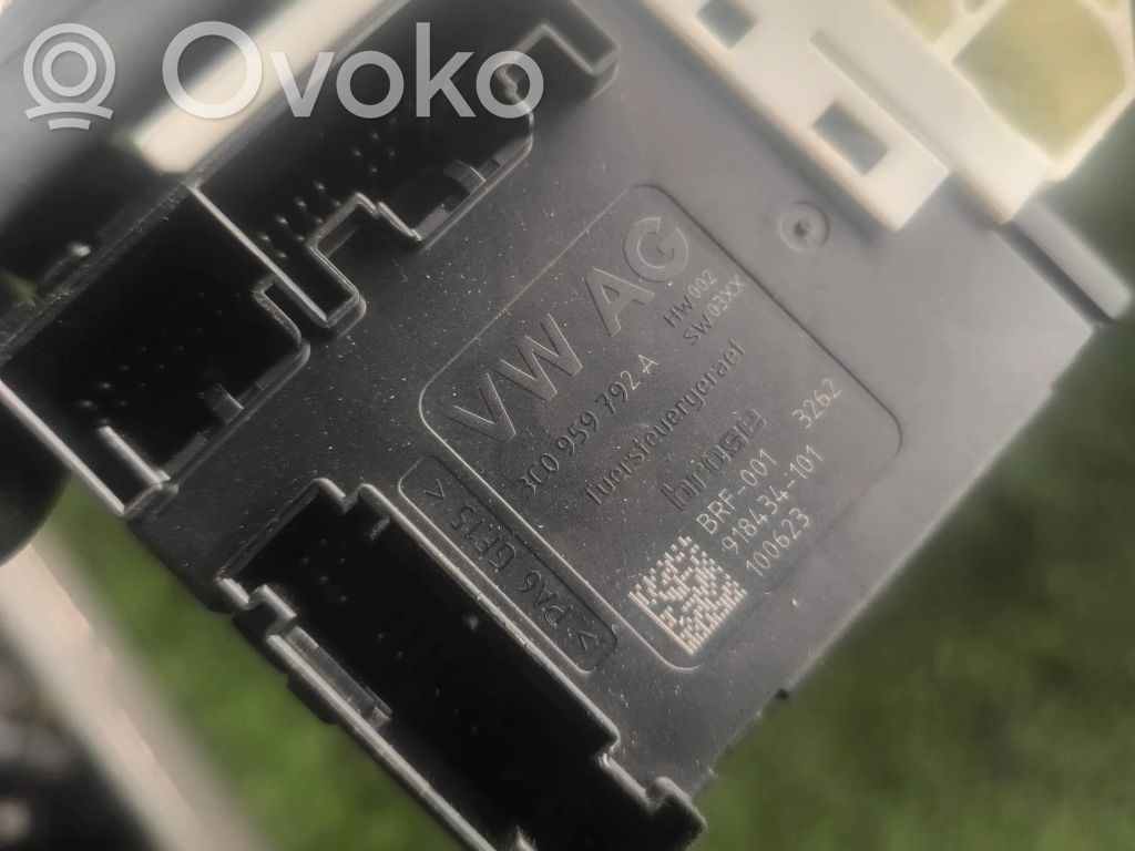 Volkswagen PASSAT CC Silnik regulatora szyby drzwi przednich 